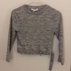 Middle length sleeved crop top
